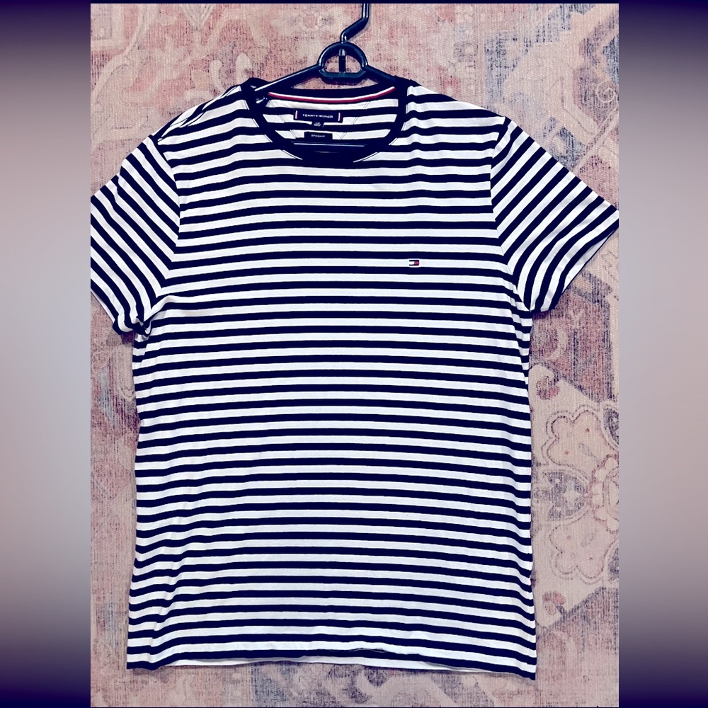 TOMMY HILFIGER SOFT COTTON STRETCH SHIRT WORN ONCE SIZE LARGE